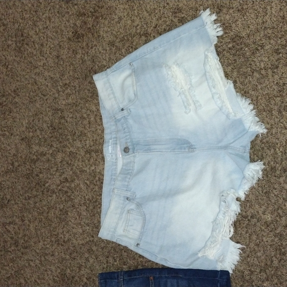 Short set - Picture 3 of 3